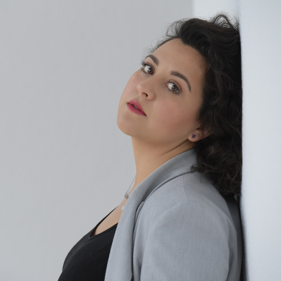 ADRIANA GONZÁLEZ est Micaëla dans Carmen à l&rsquo;Opéra national de Paris