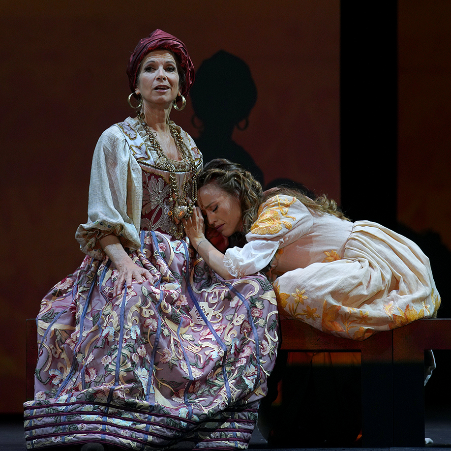 NICOLA BELLER CARBONE performs Fabia in El caballero de Olmedo at the Teatro de la Zarzuela in Madrid