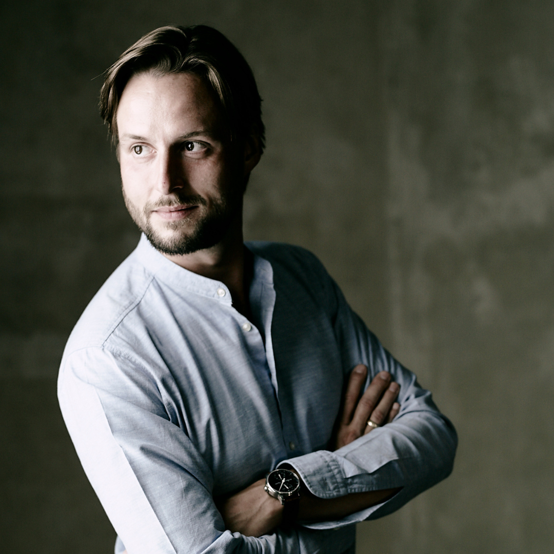 BJÖRN BÜRGER est Harlekin dans Ariadne auf Naxos au Staatsoper Hamburg